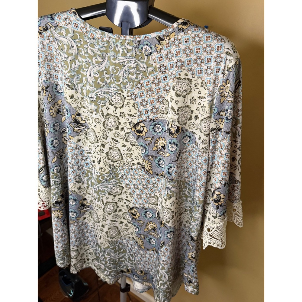 Stem & Vine Womens Plus 3X Patchwork Floral Paisley V-Neck Top Crochet Lace Cuff - Picture 5 of 5